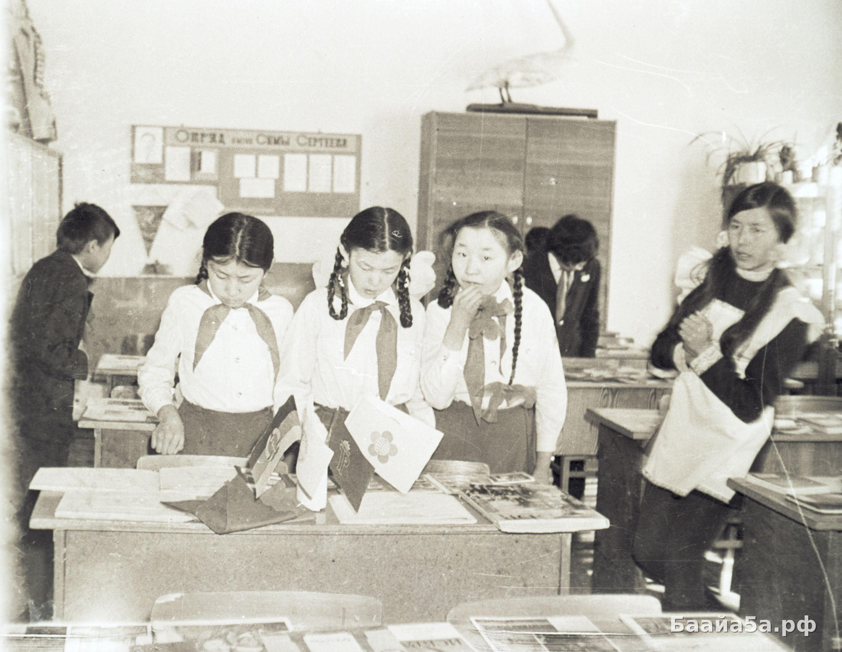 Эту дружбу на все времена завещал нам великий Ленин.jpg