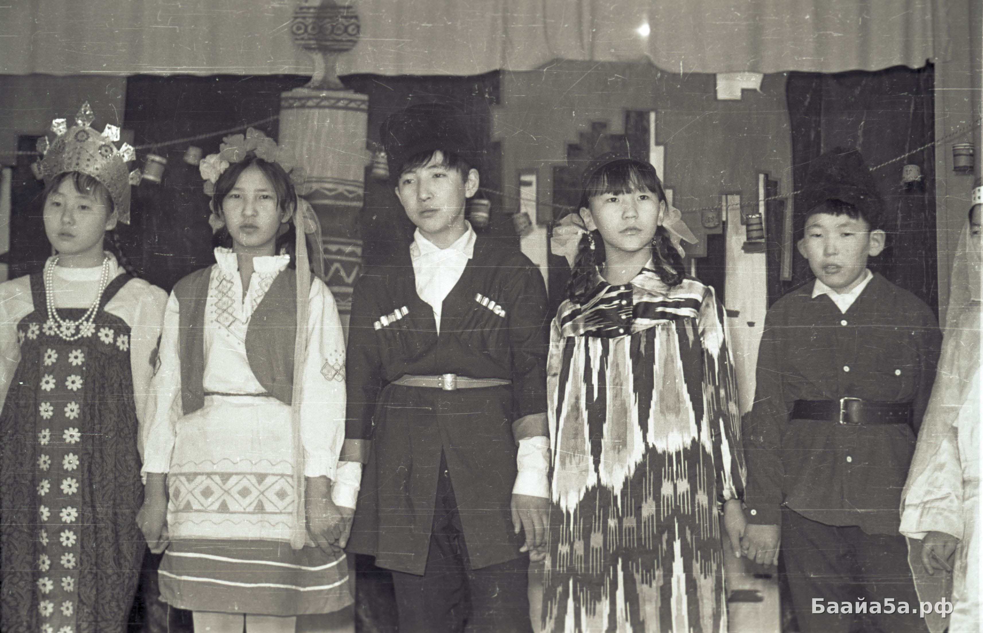 Туолбэ олохтоохторо, оскуола аhыл-н концера (9).jpg