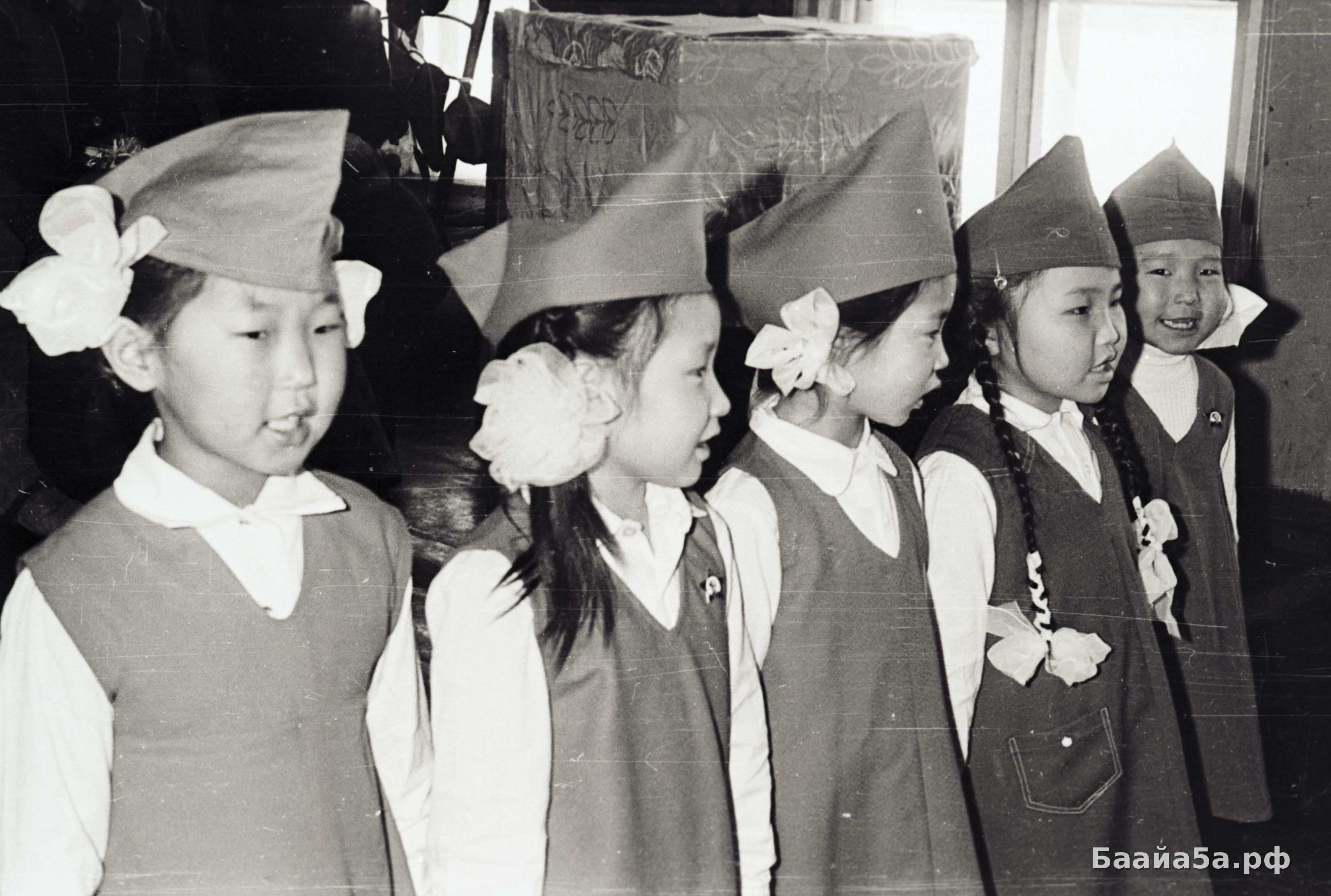 Встреча ветеранов в нач школе (2).jpg