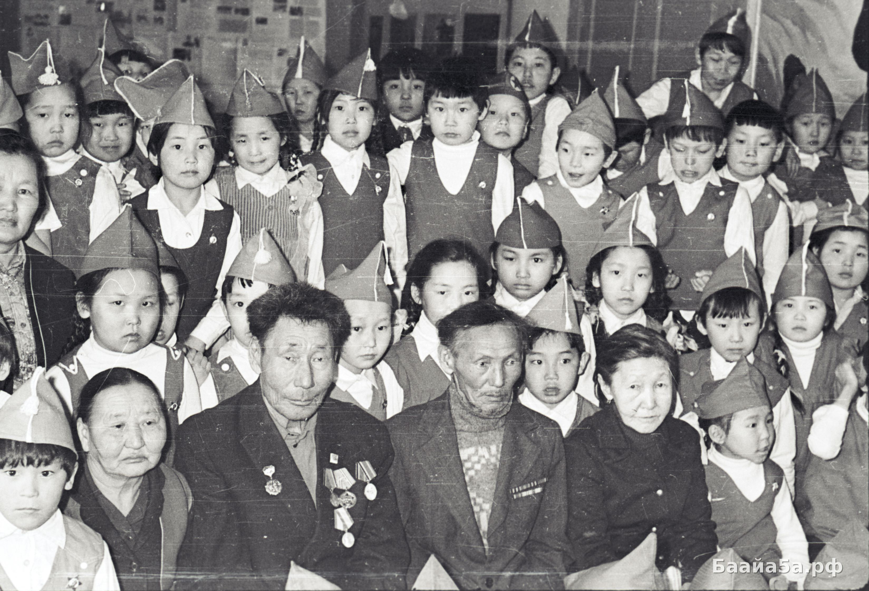 Встреча ветеранов в нач школе (4).jpg