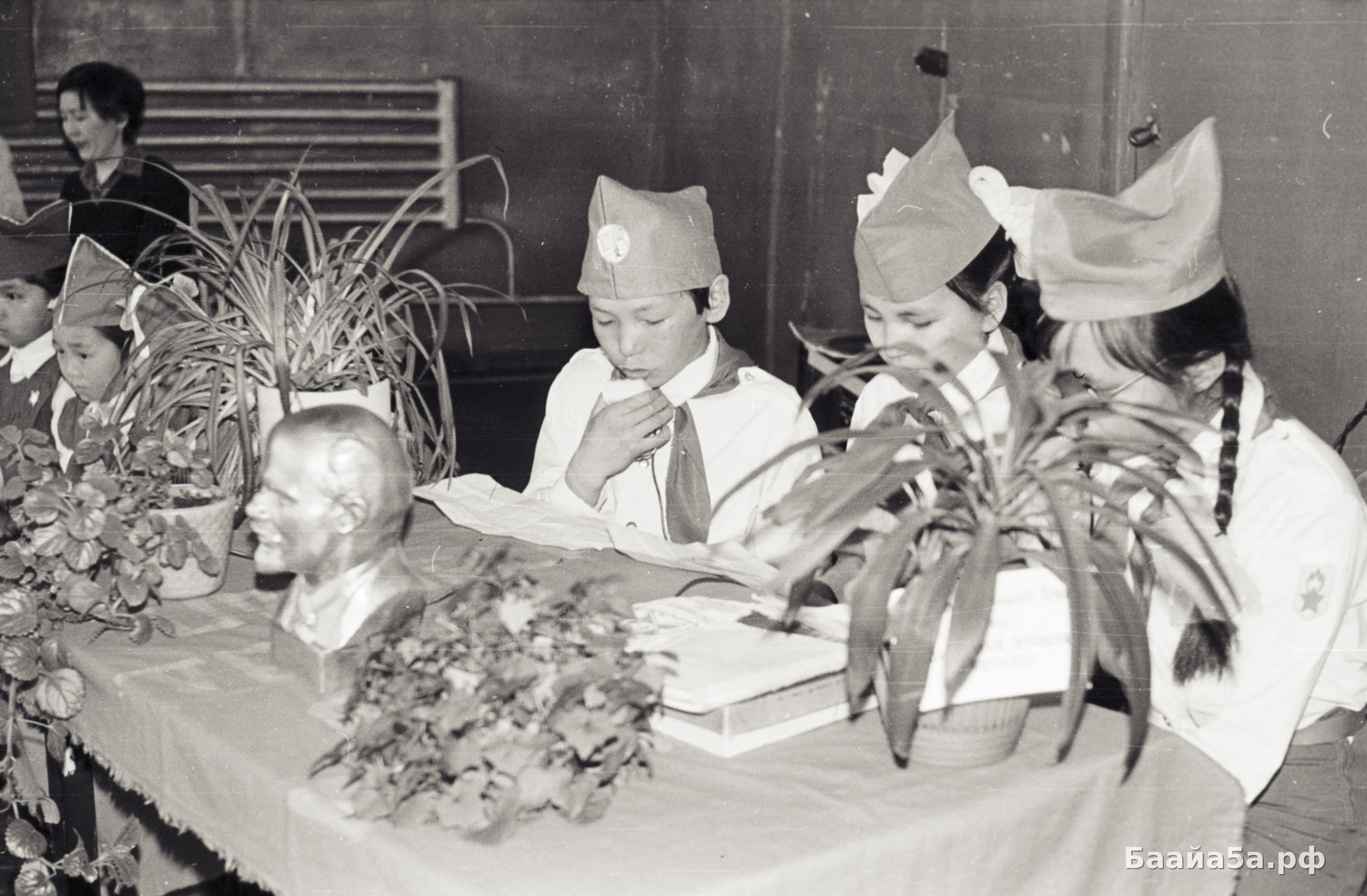 Сбор дружины, вступление в пионеры (2).jpg